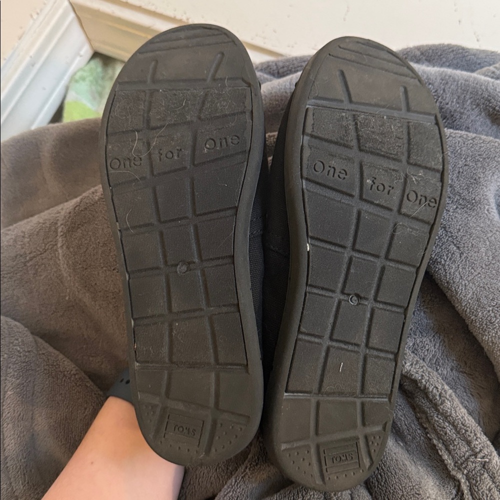 Toms - Picture 4 of 5